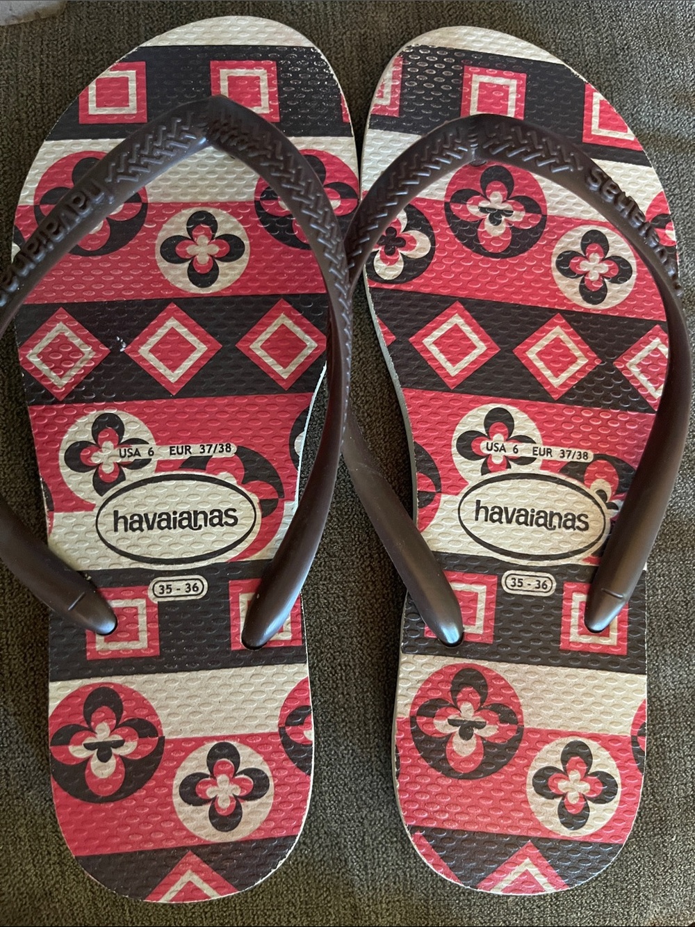 Havaianas Pink Black and White Geometric Flip Flops Sz 6